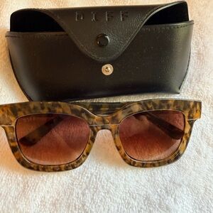 Diff Eyewear Tortoise Frame Sunglasses with Gradient Brown Lenses